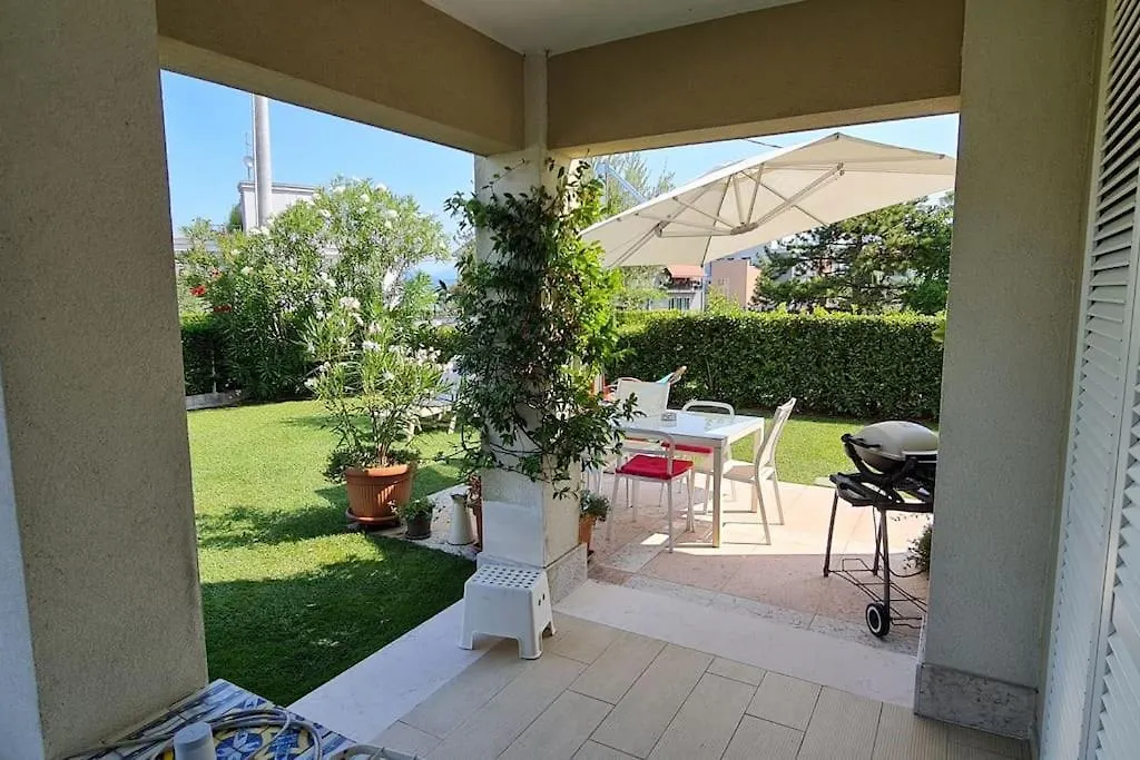 Apartamento Flat Front Lake With Swimming Pool, Ground Floor Peschiera del Garda