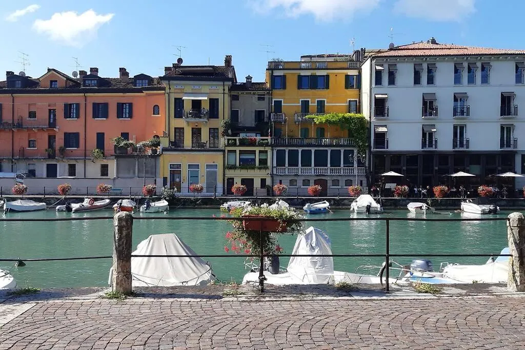 Apartment Ferienwohnung Flat Front Lake With Swimming Pool, Ground Floor Peschiera del Garda Italien