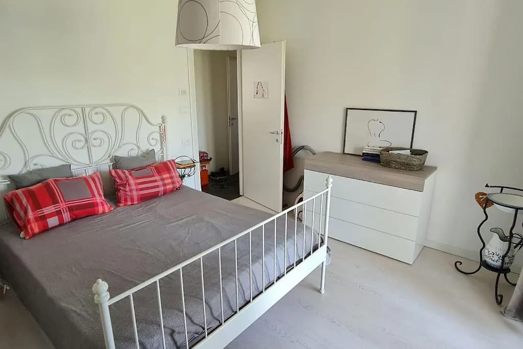 Apartment Ferienwohnung Flat Front Lake With Swimming Pool, Ground Floor Peschiera del Garda