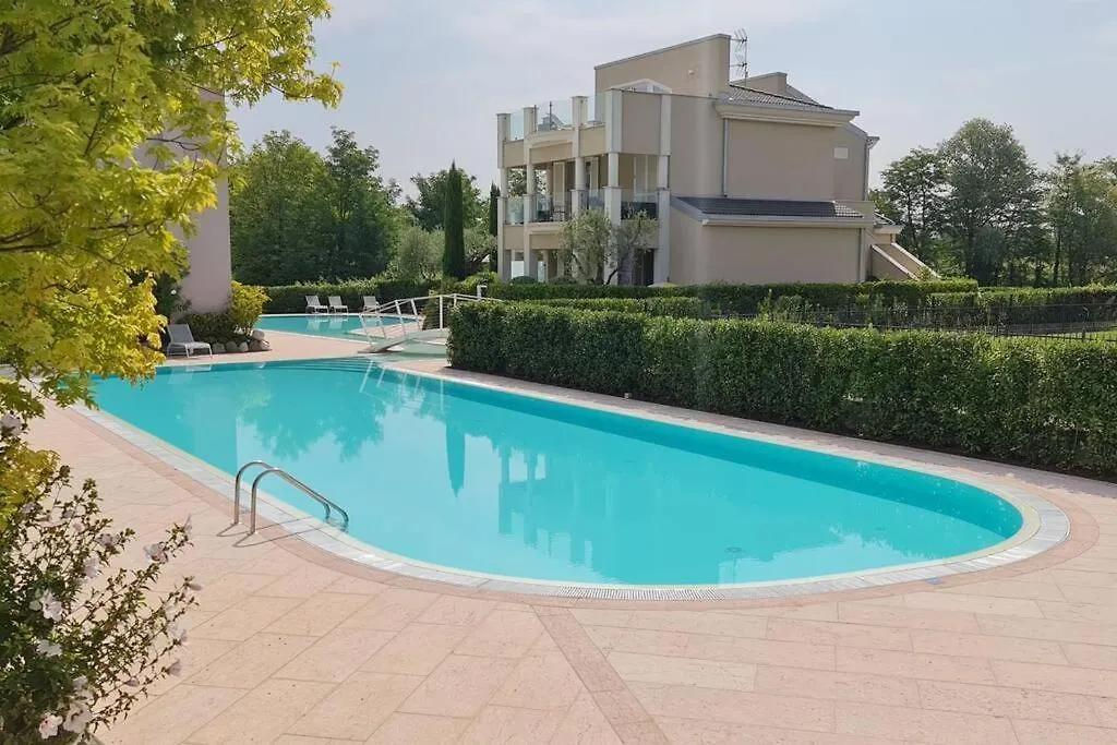 Ferienwohnung Flat Front Lake With Swimming Pool, Ground Floor Peschiera del Garda